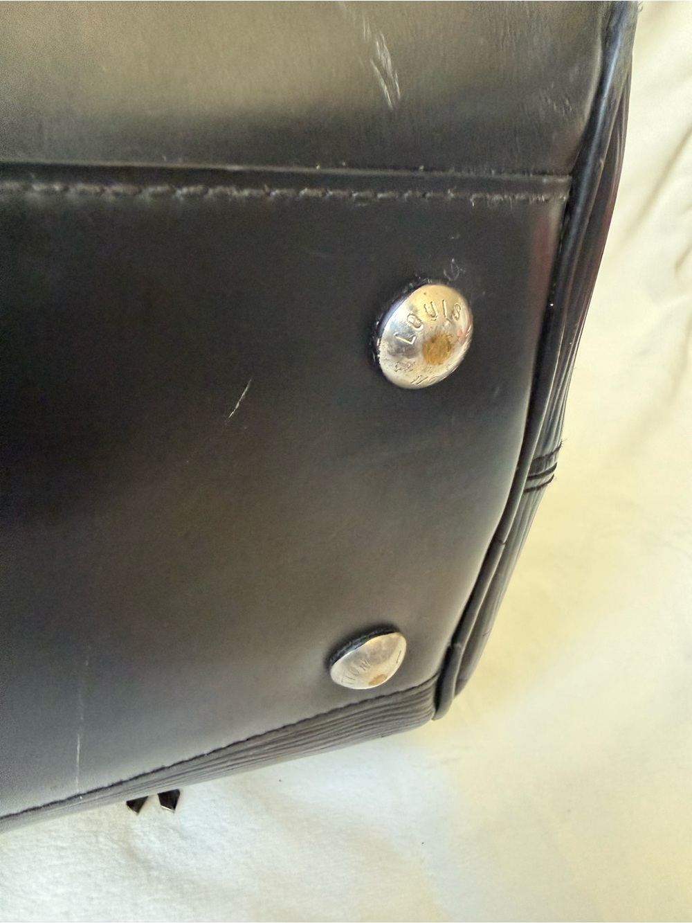 Louis Vuitton Montaigne GM Vintage Bag in Epi Leather - Picture 7 of 16